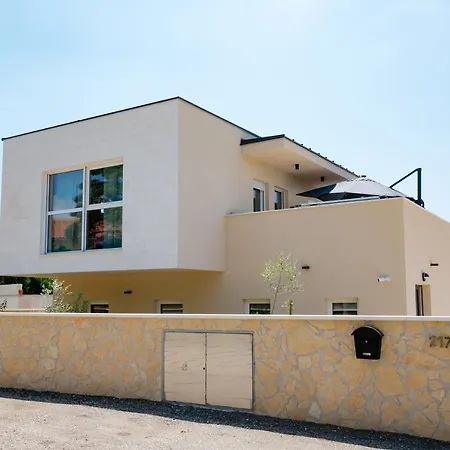 Vila Paula *